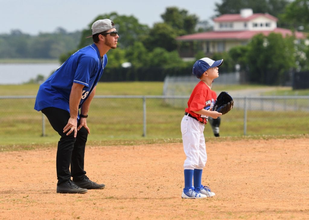 how-to-choose-the-best-youth-catcher-s-mitt-family-hype