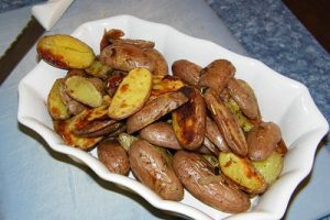 air fryer potatoes - a delicious air fryer snacks for the whole family.